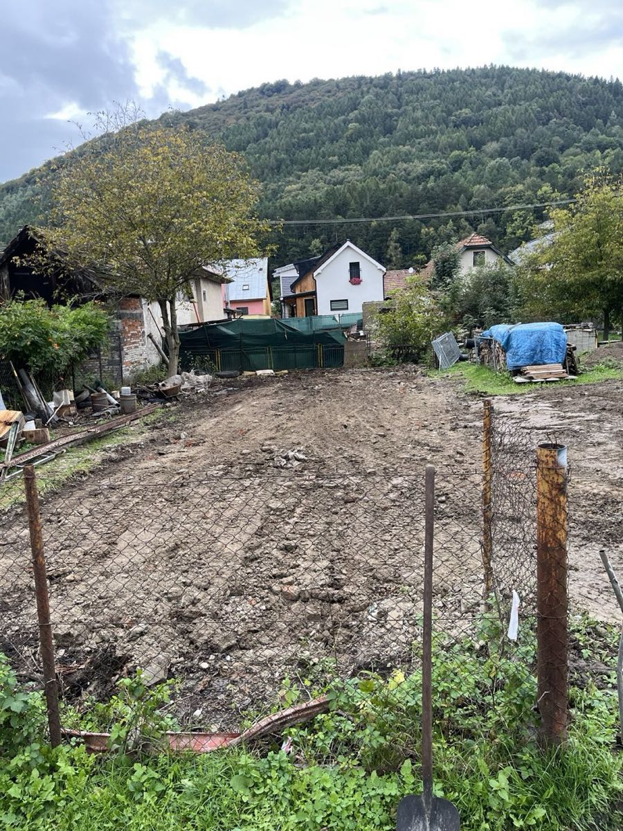Vyčistený pozemok po demolácii